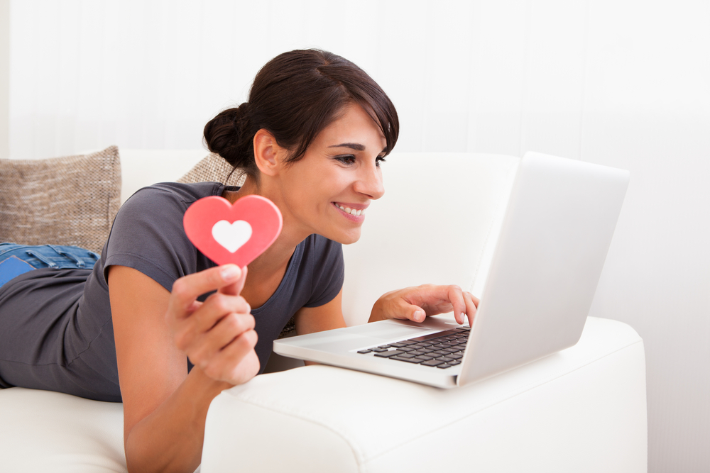 Navigating Online Dating Safely: Essential Advice for Beginners